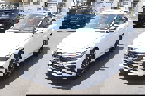 New 2025 Hyundai Elantra Limited image 8
