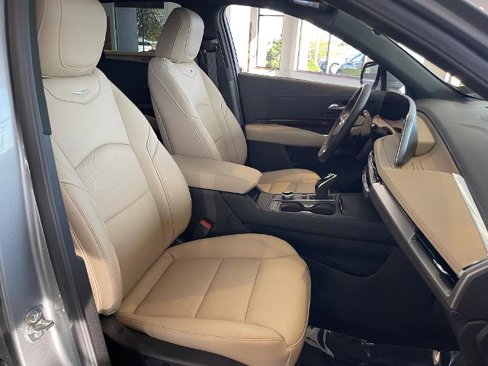 Used 2025 Cadillac XT4 Premium Luxury image 17