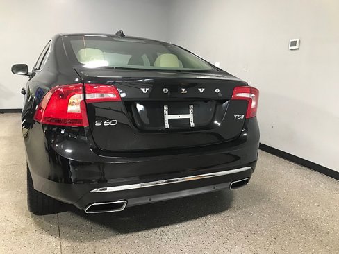 Used 2016 Volvo S60 T5 Inscription Platinum image 4