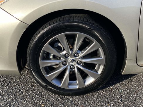 Used 2015 Toyota Camry image 8