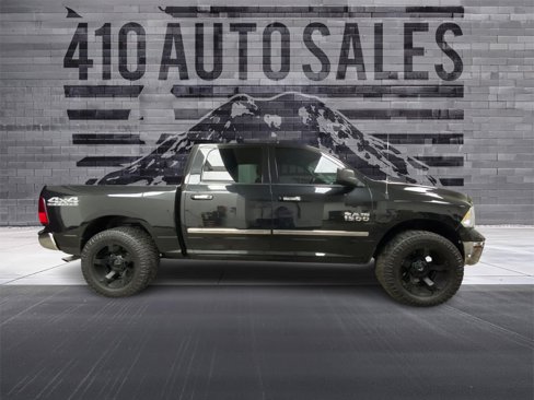 Used 2017 RAM 1500 Classic SLT image 2