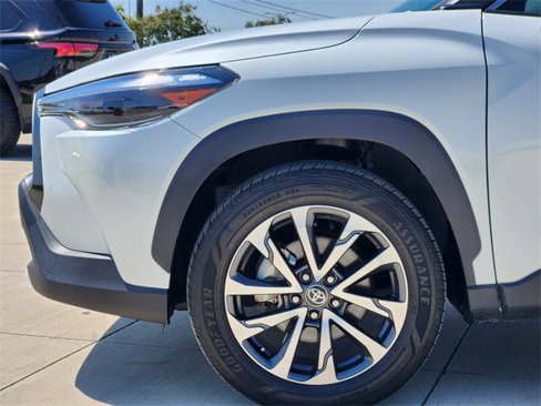 Certified 2023 Toyota Corolla Cross XLE image 9