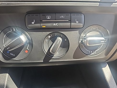 Used 2017 Volkswagen Jetta SE image 29