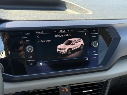 Certified 2022 Volkswagen Taos SE image 17