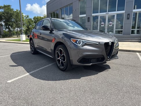 Used 2023 Alfa Romeo Stelvio Veloce image 3