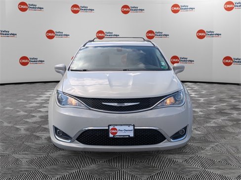 Used 2017 Chrysler Pacifica Touring-L image 2