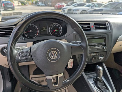 Used 2013 Volkswagen Jetta SE image 12