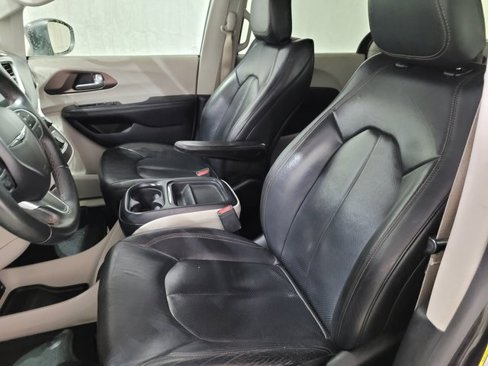 Used 2018 Chrysler Pacifica Touring-L w/ Premium Audio Group image 6