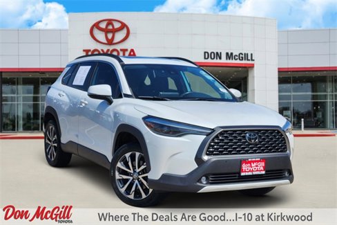 Certified 2022 Toyota Corolla Cross XLE image 1