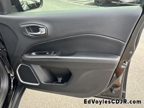 Used 2018 Jeep Compass Sport image 19