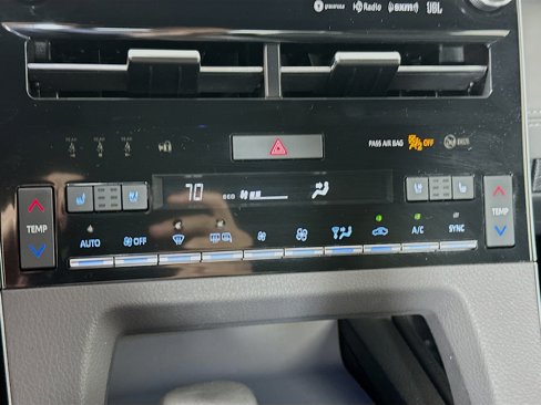 Used 2019 Toyota Avalon Limited image 16