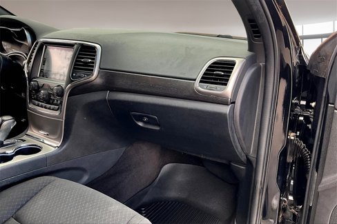 Used 2018 Jeep Grand Cherokee Laredo image 16