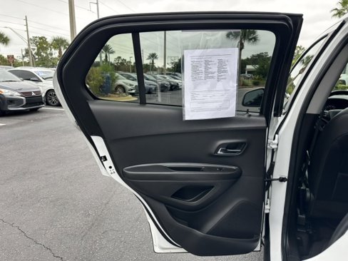 Used 2021 Chevrolet Trax LT w/ LT Convenience Package image 39