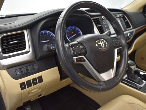 Used 2019 Toyota Highlander Limited image 12