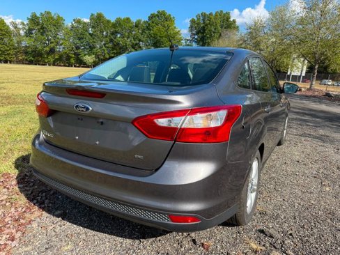 Used 2014 Ford Focus SE image 4