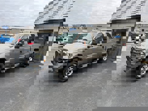 Used 2004 Ford F250 Lariat image 2