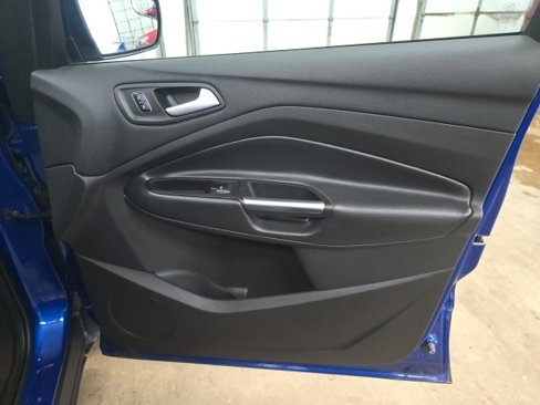 Used 2017 Ford Escape SE image 5