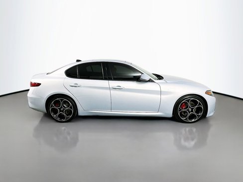 Used 2022 Alfa Romeo Giulia Ti image 4