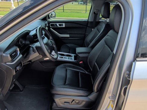 Used 2023 Ford Explorer XLT w/ Equipment Group 202A image 13