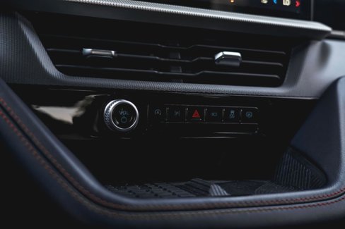 Used 2025 Ford Explorer ST image 31