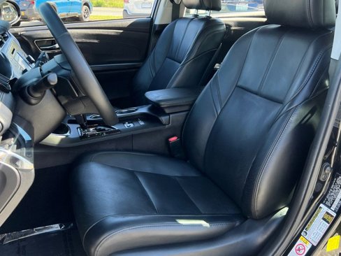 Used 2016 Toyota Avalon Limited image 18