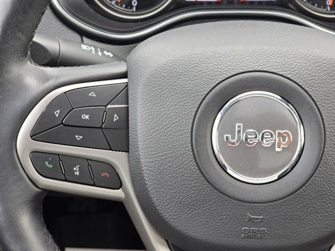 Used 2019 Jeep Cherokee Limited image 16