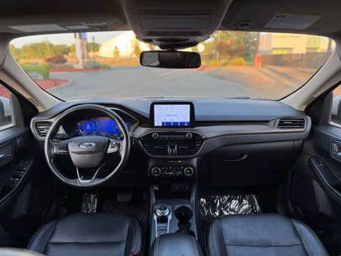 Used 2020 Ford Escape Titanium image 33