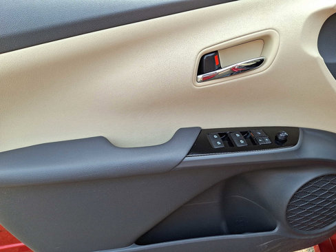 Used 2016 Toyota Prius Two image 9