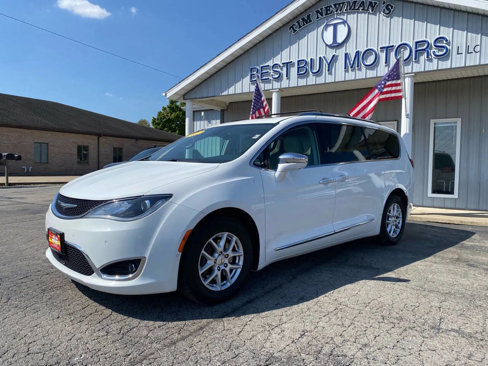 Used 2017 Chrysler Pacifica Limited w/ Advanced Safetytec Group image 2