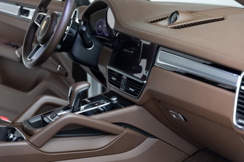 Used 2022 Porsche Cayenne Platinum Edition image 26