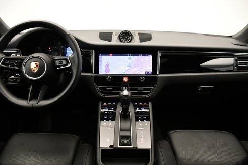 Certified 2025 Porsche Macan Turbo image 23