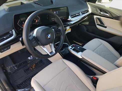 Used 2025 BMW X1 xDrive28i w/ Technology Package image 3