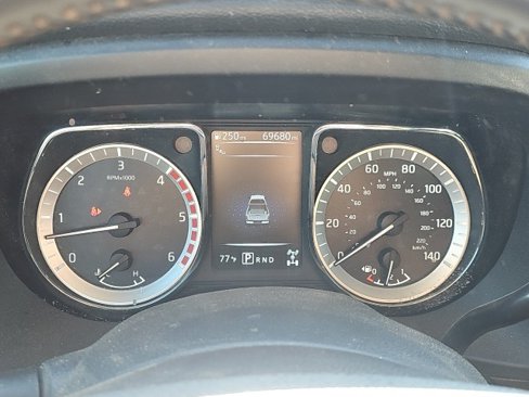 Used 2018 Nissan Titan SV w/ SV Convenience Package image 6