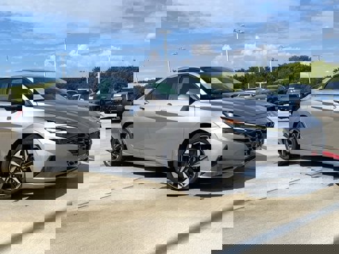 Used 2023 Hyundai Elantra Limited image 6