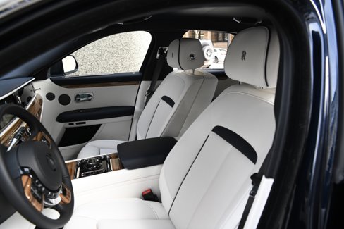 Used 2024 Rolls-Royce Ghost w/ Ghost Package image 10