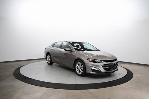 Used 2023 Chevrolet Malibu LT image 2