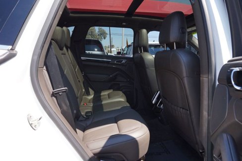 Used 2016 Porsche Cayenne image 19