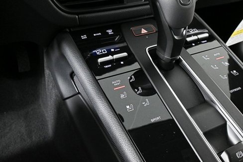 Certified 2025 Porsche Macan image 15