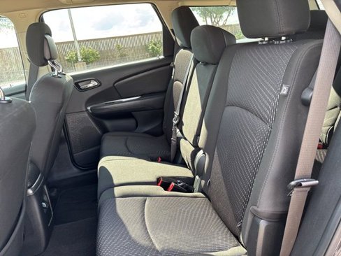 Used 2019 Dodge Journey SE image 19