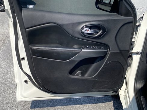 Used 2019 Jeep Cherokee High Altitude image 21