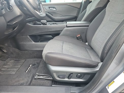 Used 2023 Nissan Rogue SV image 11