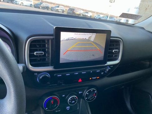Used 2021 Hyundai Venue SE image 21