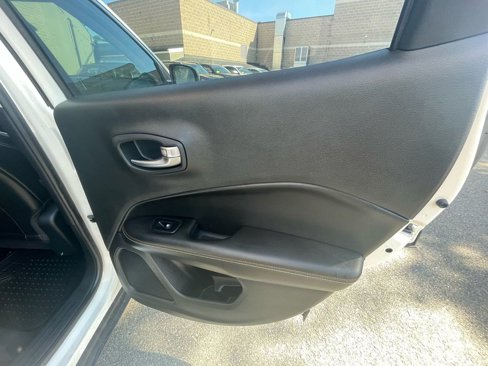 Used 2019 Jeep Compass Latitude w/ Cold Weather Group image 23
