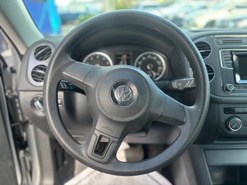 Used 2018 Volkswagen Tiguan Limited w/ Alloy Wheels Package image 31