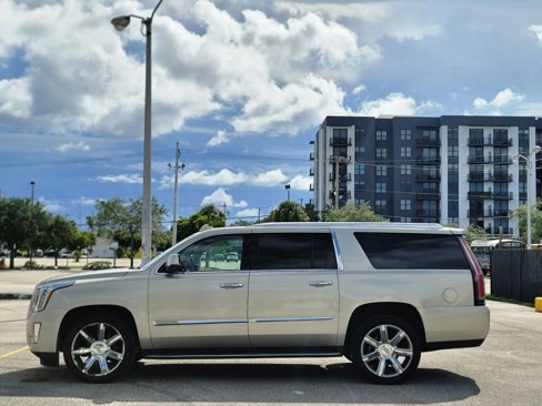 Used 2016 Cadillac Escalade ESV Luxury image 8