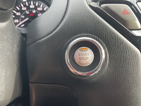 Used 2020 Nissan Pathfinder SV image 40