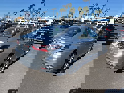 Used 2021 Toyota Camry LE image 6