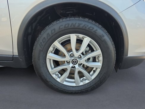 Used 2020 Nissan Rogue SV image 14
