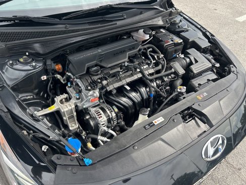 Used 2023 Hyundai Elantra Limited image 16