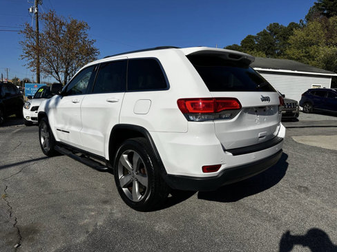 Used 2017 Jeep Grand Cherokee Laredo w/ Quick Order Package 2BE image 9